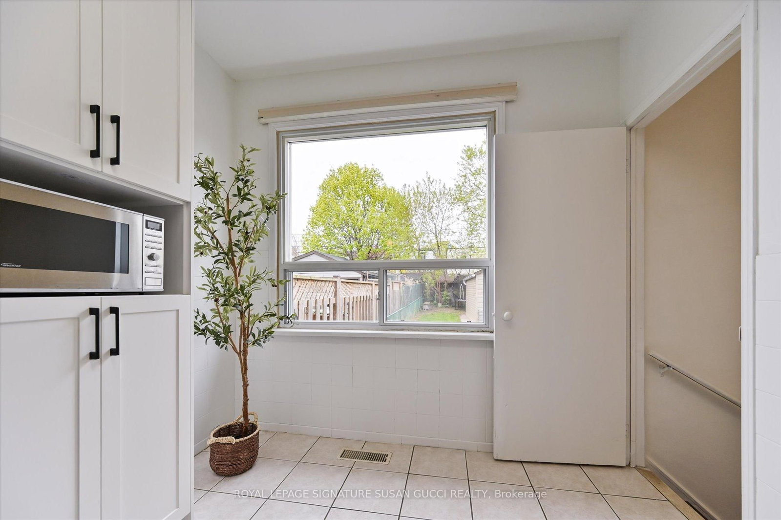 510 Glebeholme Boulevard • Toronto, ON photo 11