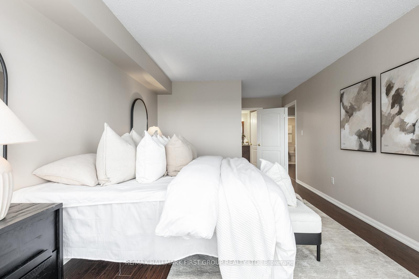 712 E Rossland Road • #1002 • Whitby, ON photo 19