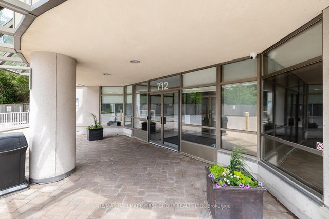 1002 - 712 Rossland Road E