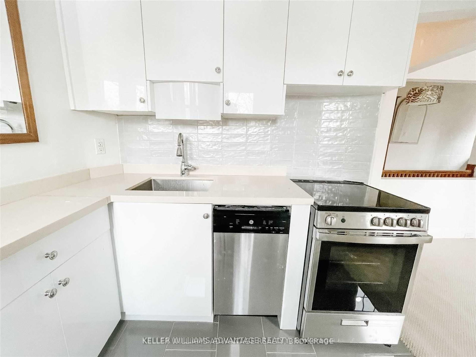 #Upper - 98 Woodycrest Avenue, Toronto 3