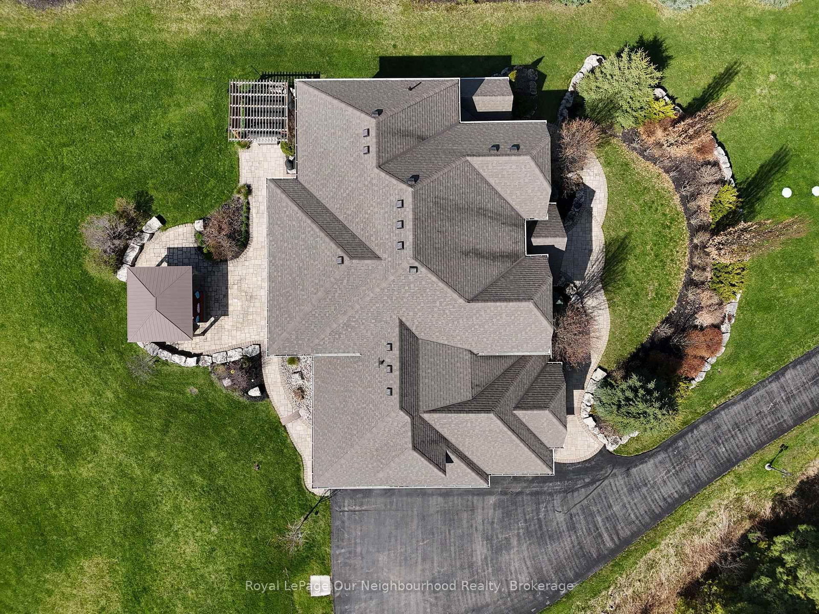 9 POWERS Court • Clarington, ON photo 47