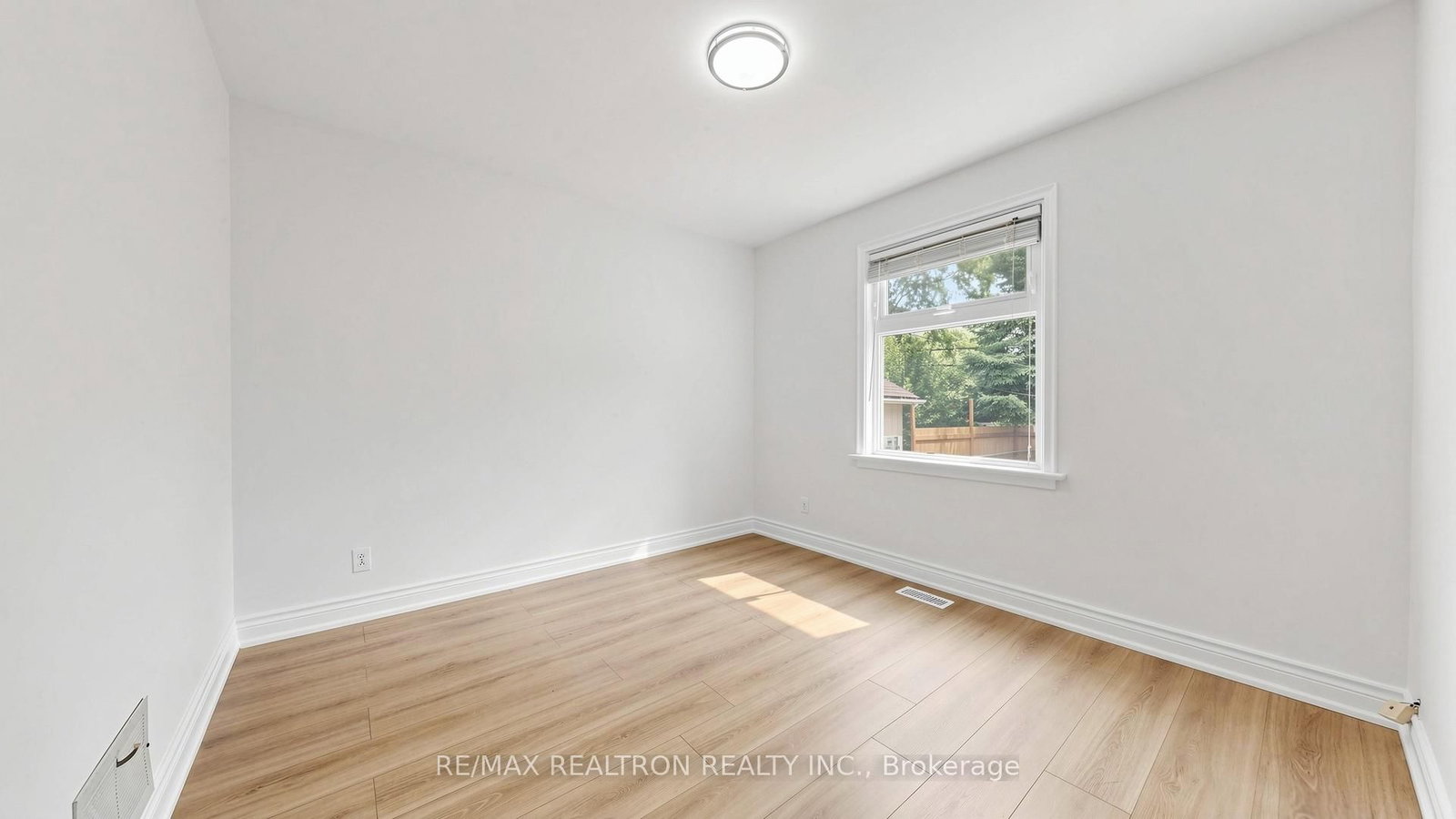 91 Vauxhall Drive • Toronto, ON photo 15