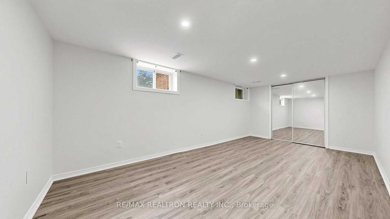 91 Vauxhall Drive • Toronto, ON photo 24