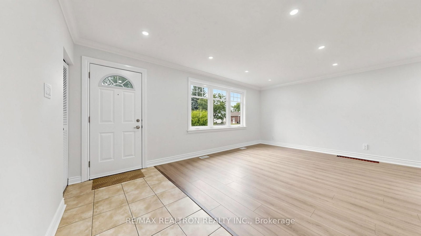 91 Vauxhall Drive • Toronto, ON photo 5