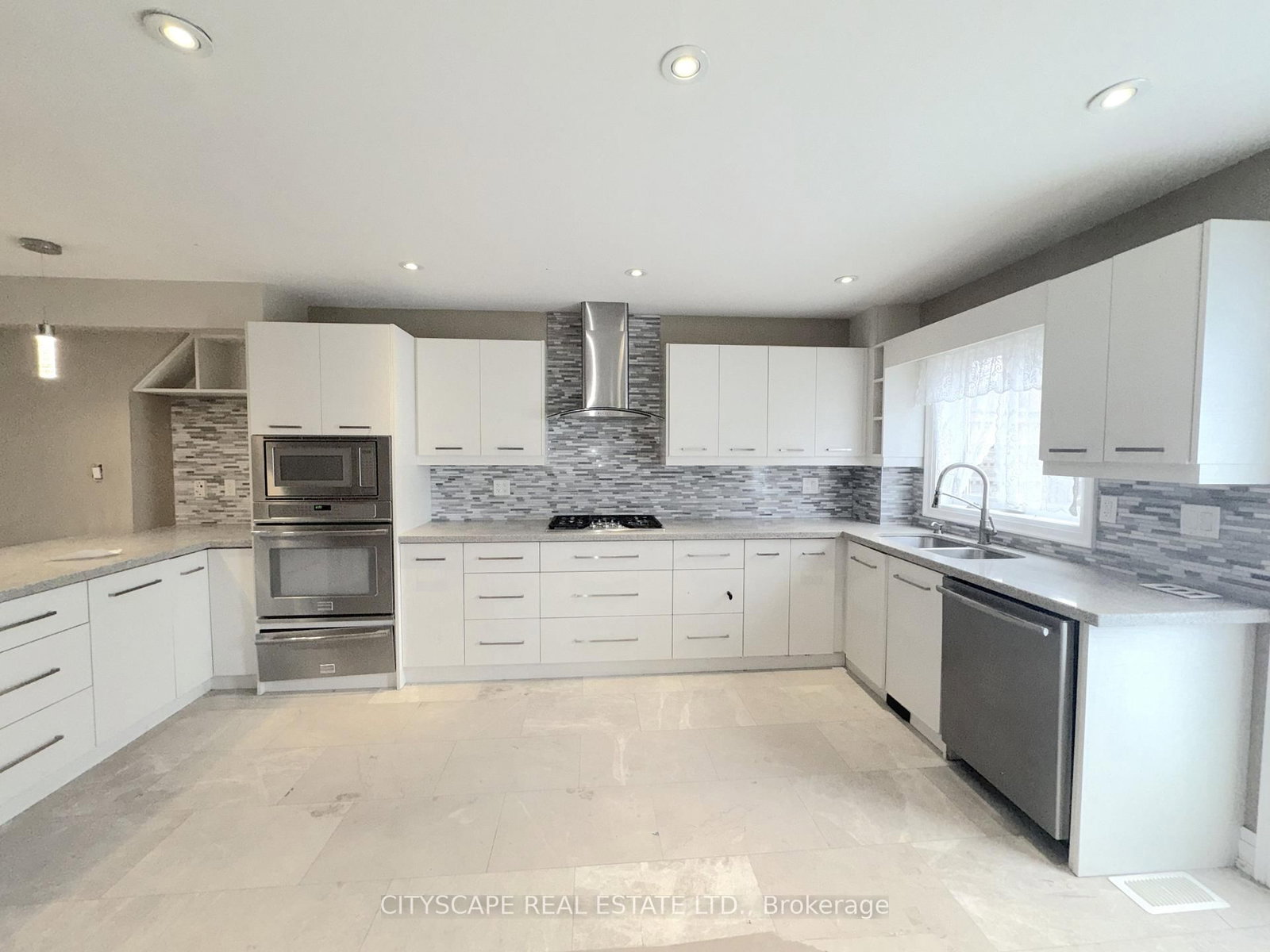 817 Cosburn Toronto,ON M4C 2V9 — Photo 11