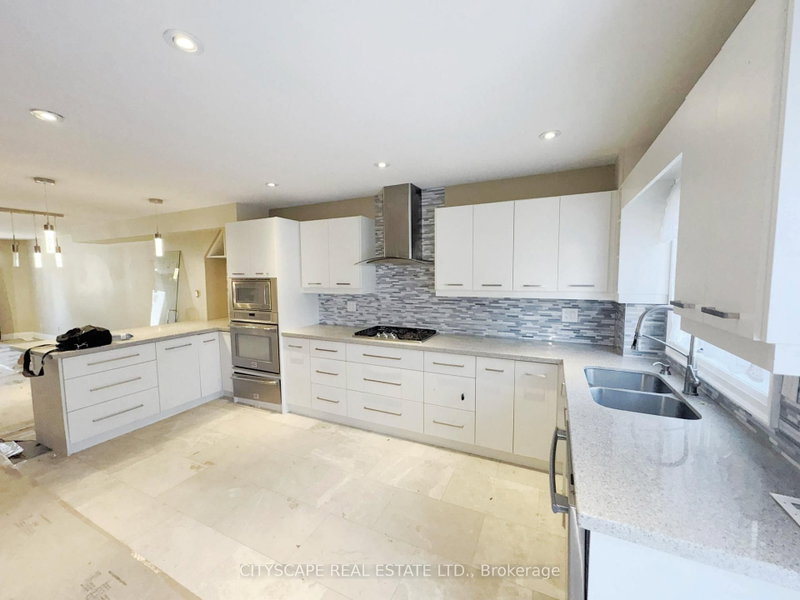 817 Cosburn Toronto,ON M4C 2V9 — Photo 12