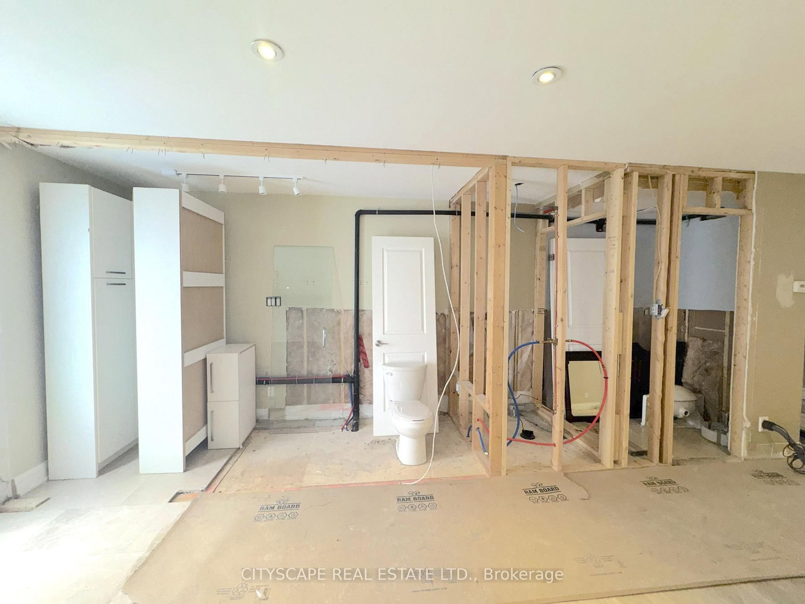 817 Cosburn Toronto,ON M4C 2V9 — Photo 13