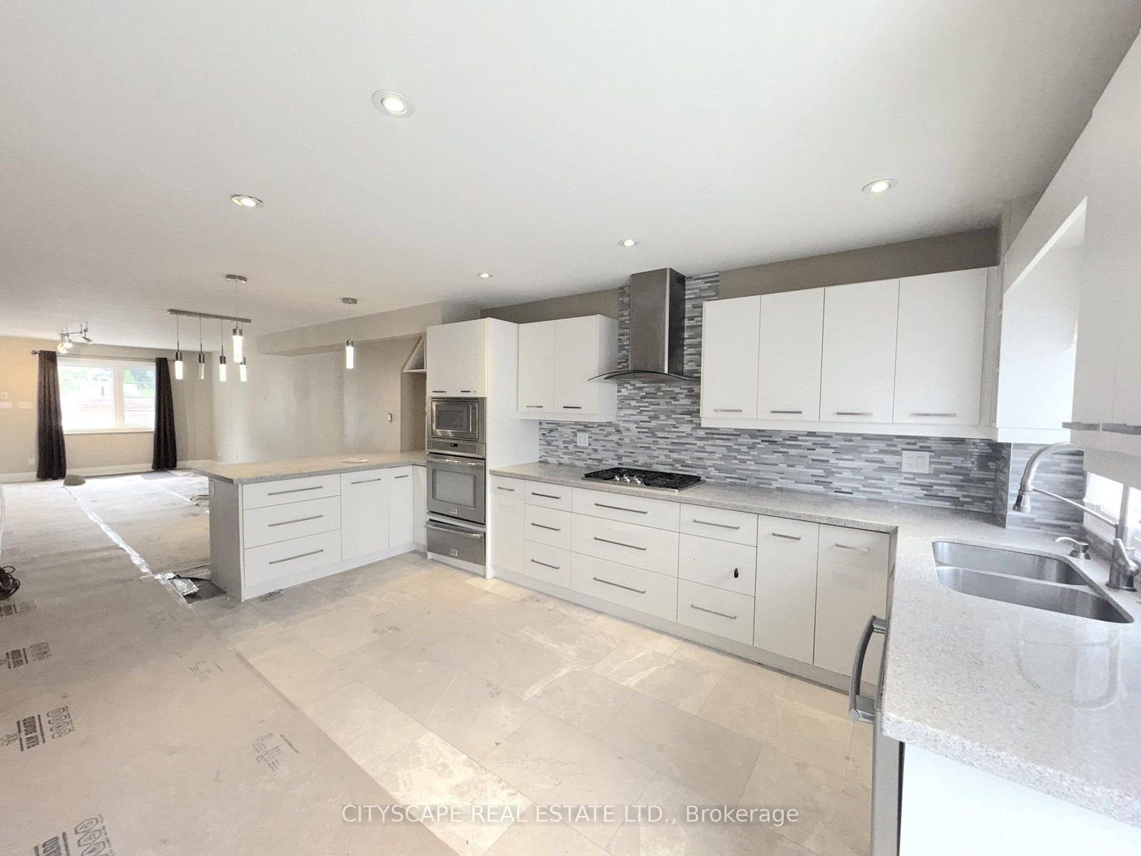 817 Cosburn Toronto,ON M4C 2V9 — Photo 14