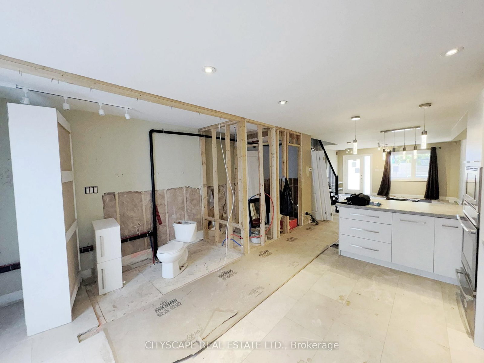 817 Cosburn Toronto,ON M4C 2V9 — Photo 15