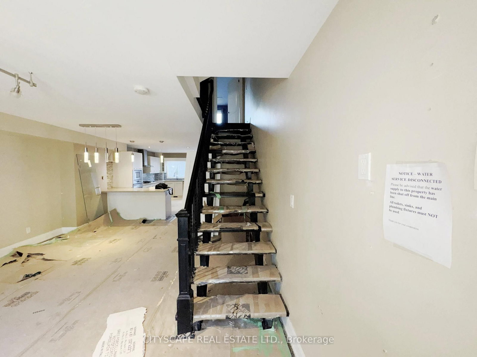 817 Cosburn Toronto,ON M4C 2V9 — Photo 16