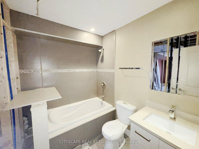 817 Cosburn Toronto,ON M4C 2V9 — Photo 21