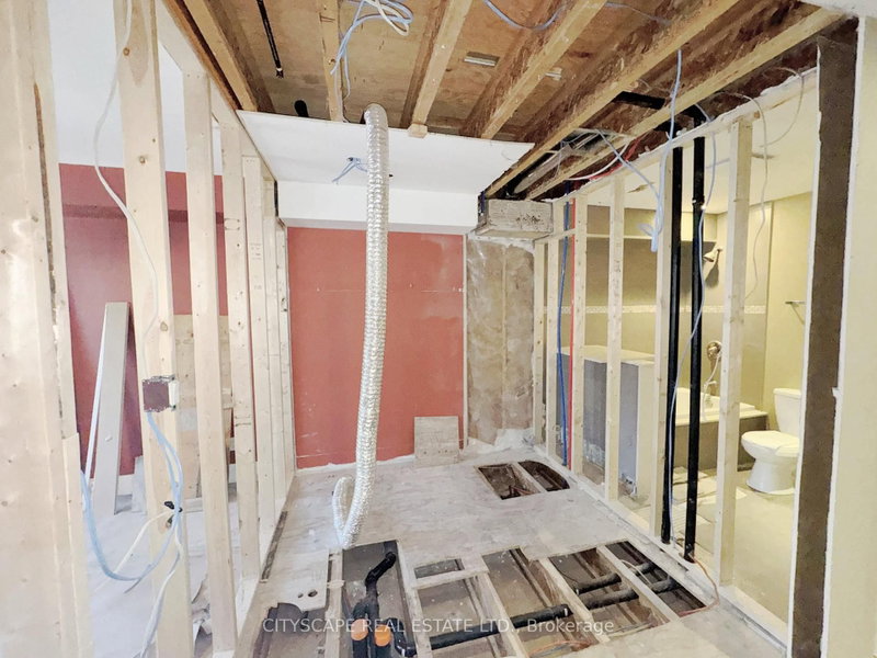 817 Cosburn Toronto,ON M4C 2V9 — Photo 25