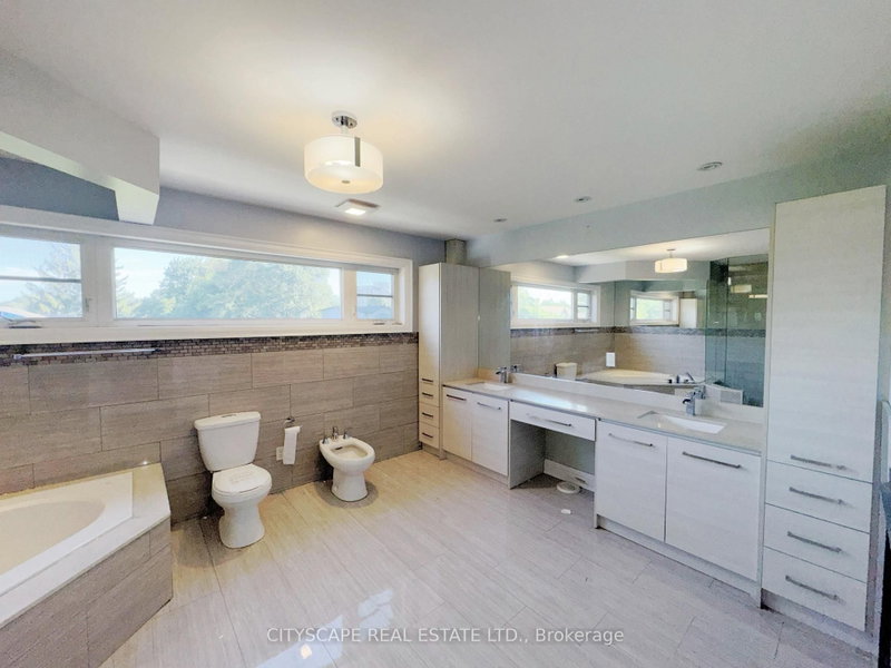 817 Cosburn Toronto,ON M4C 2V9 — Photo 33
