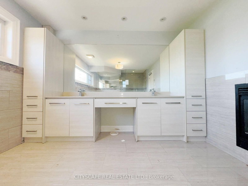 817 Cosburn Toronto,ON M4C 2V9 — Photo 36