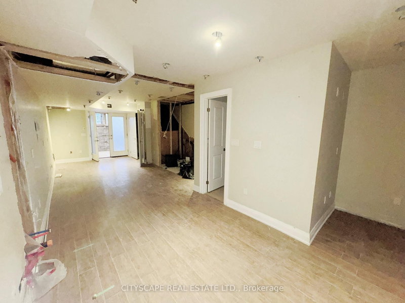817 Cosburn Toronto,ON M4C 2V9 — Photo 39