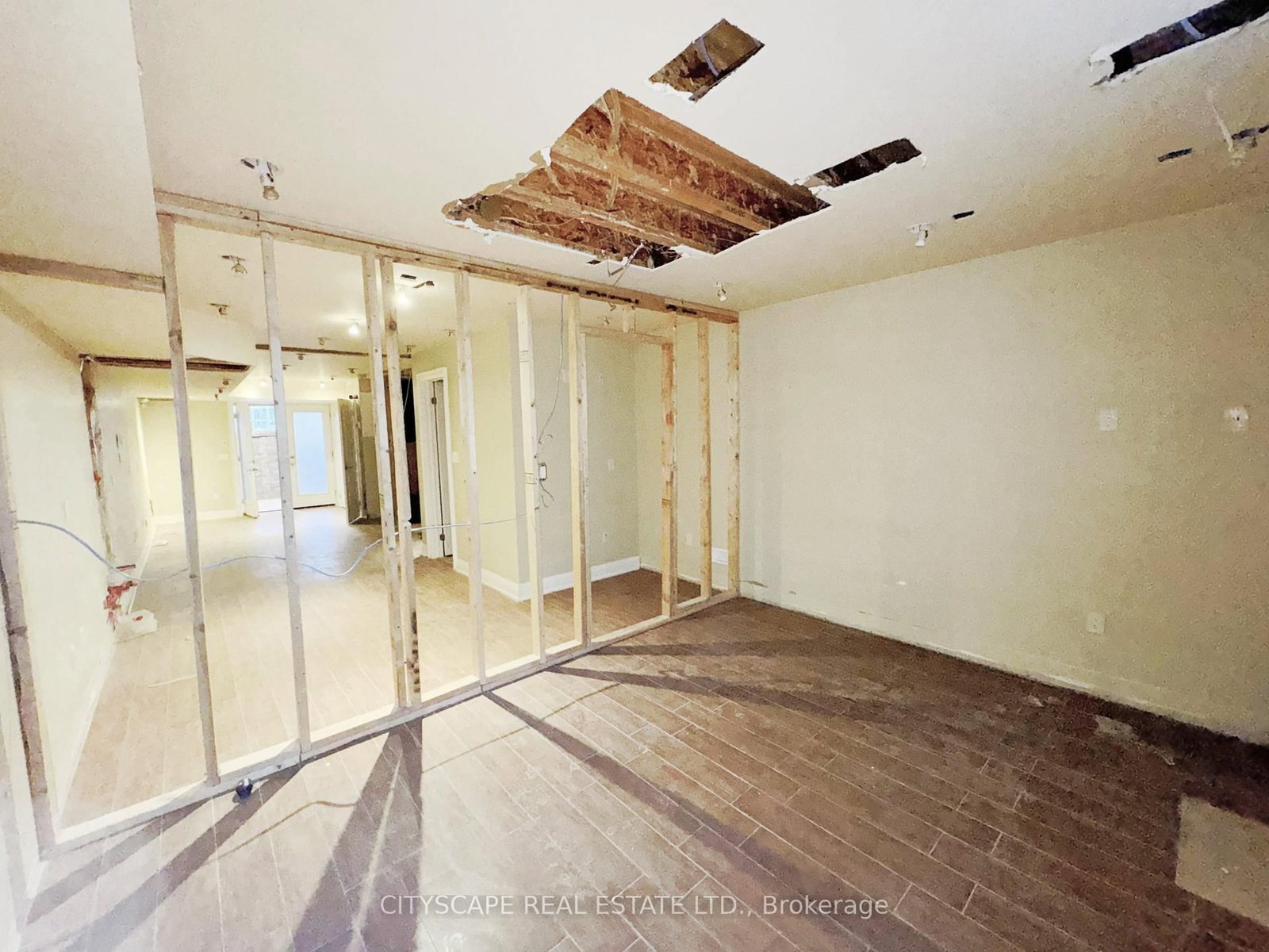 817 Cosburn Toronto,ON M4C 2V9 — Photo 42