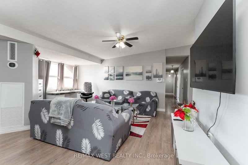 612 - 4062 Lawrence Avenue E