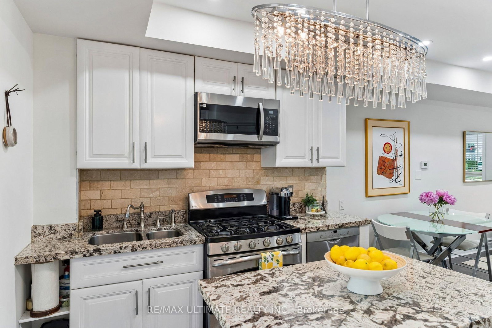 301 Kenilworth Avenue • Toronto, ON photo 17