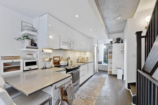 TH110 - 1238 Dundas Street E