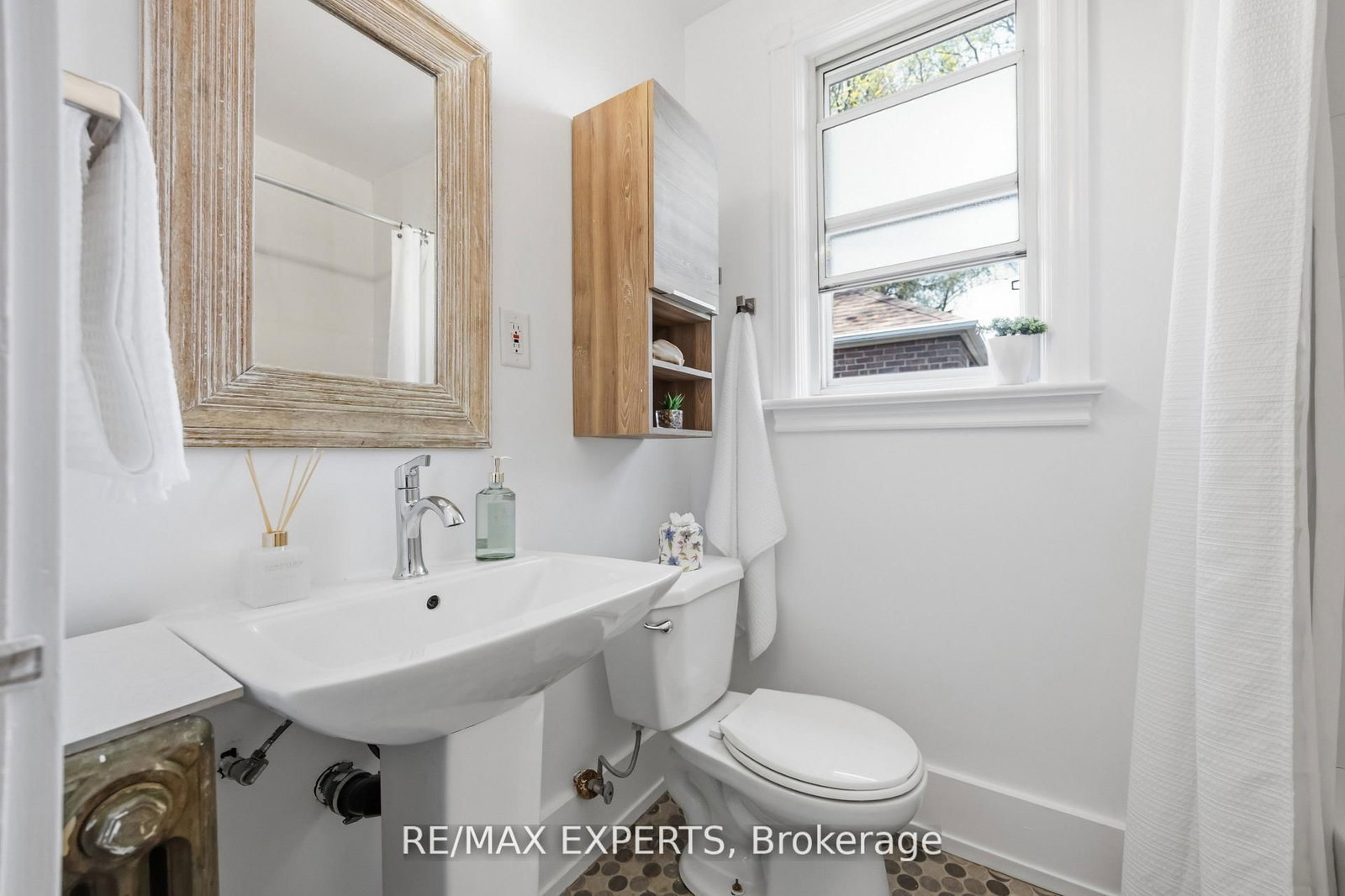 221 Clonmore Drive • Toronto, ON photo 11