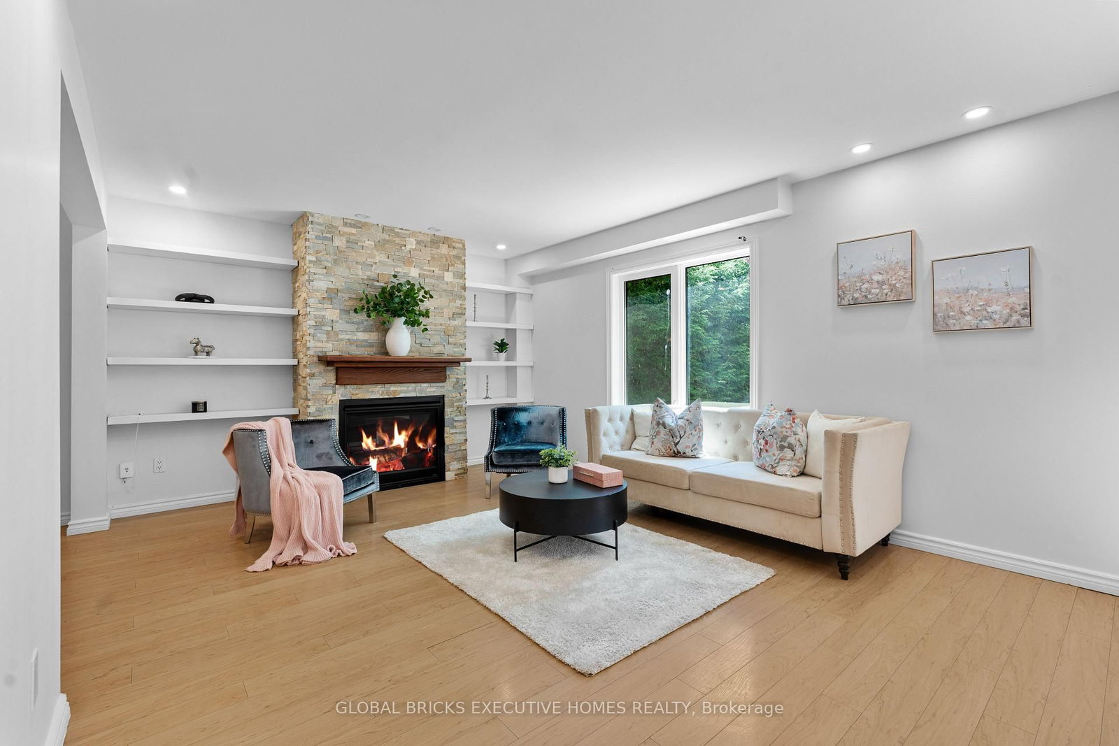 125 Andrew Street • Clarington, ON photo 3
