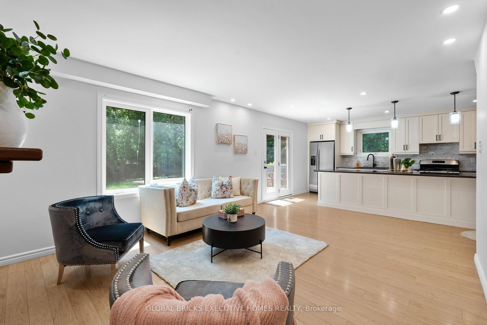 125 Andrew Street • Clarington, ON photo 5