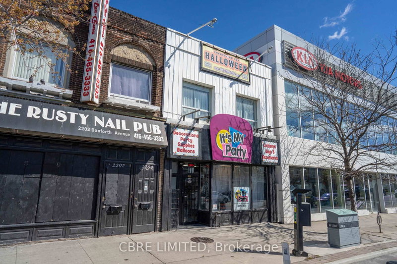 2208 Danforth Ave photo 2