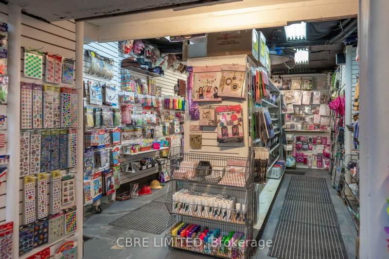 2208 Danforth Ave photo 4