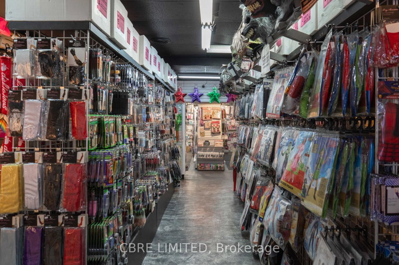 2208 Danforth Ave photo 5