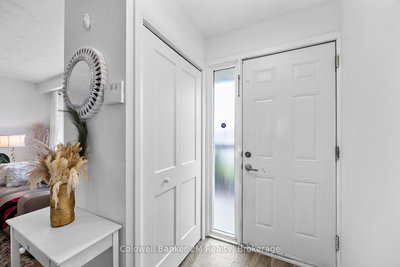 152 Taunton Road W — photo 3