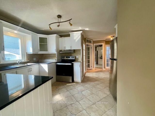 38 Fenwood Heights • Toronto, ON photo 7