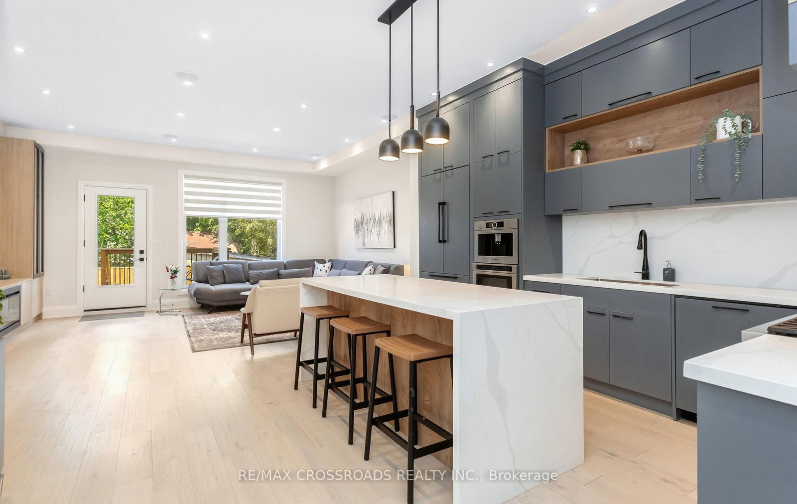 10 Hamstead Avenue • Toronto, ON photo 8
