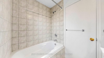 26 Innismore Crescent • Toronto, ON photo 9