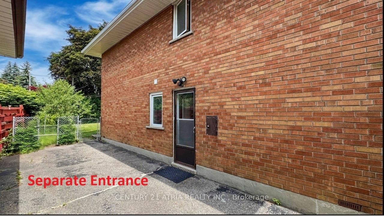 Lower-60 Beacham Crescent, Toronto, ON, photo 4