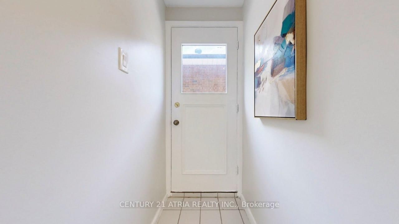 Lower-60 Beacham Crescent, Toronto, ON, photo 5