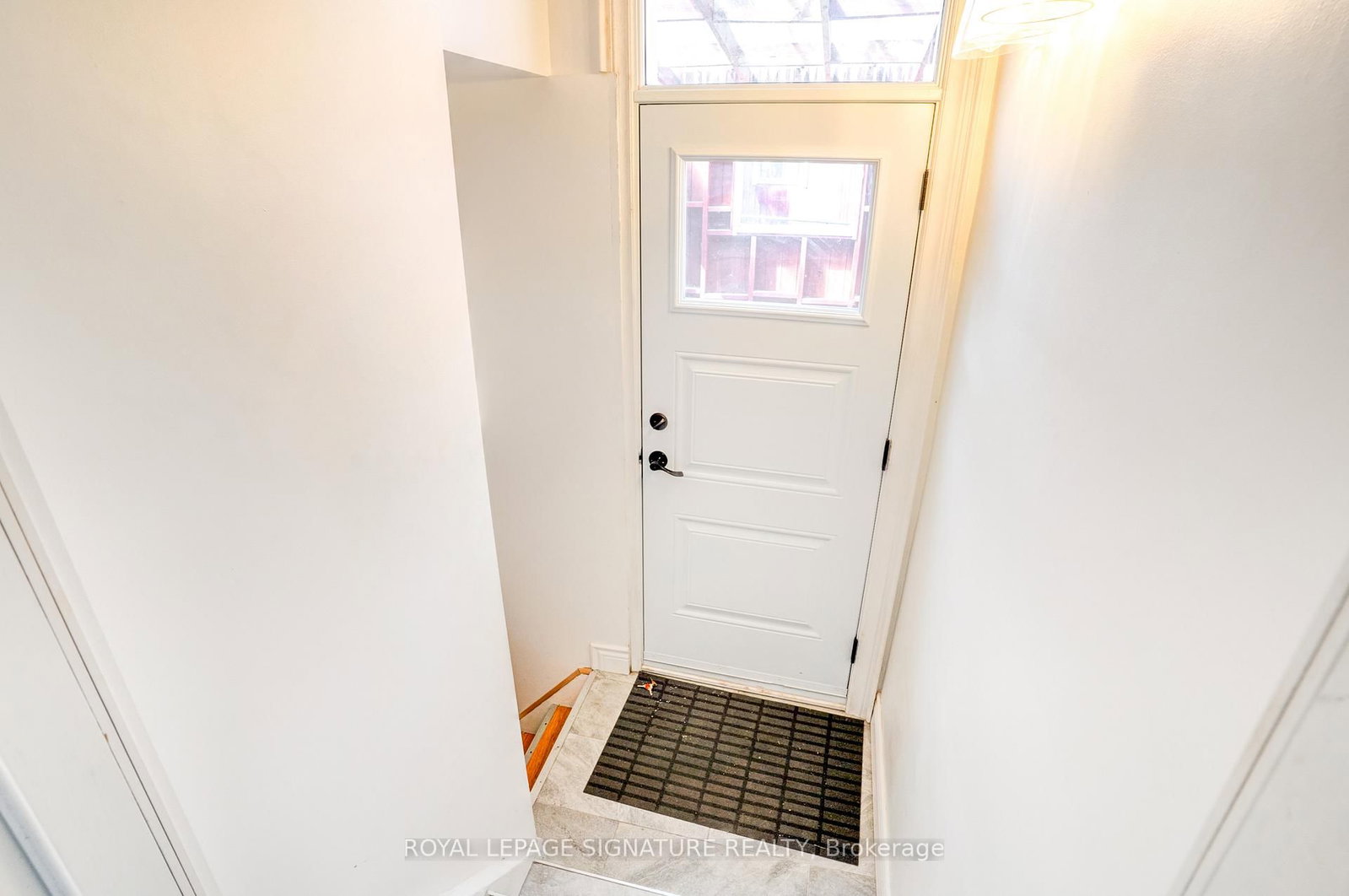 BSMT-17 Avis Crescent, Toronto, ON, photo 4