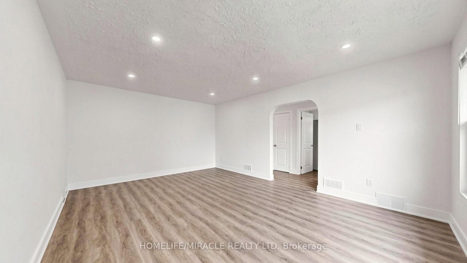 623 Olive Avenue • Oshawa, ON photo 9