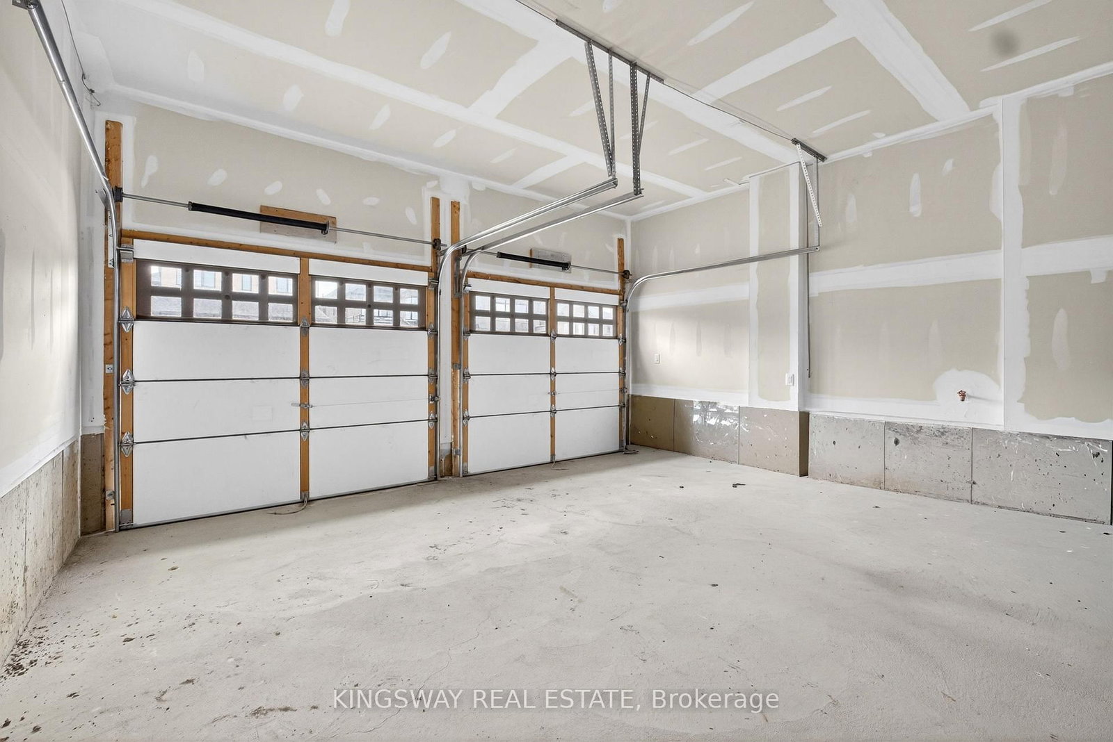2144 Hallandale Street • Oshawa, ON photo 39