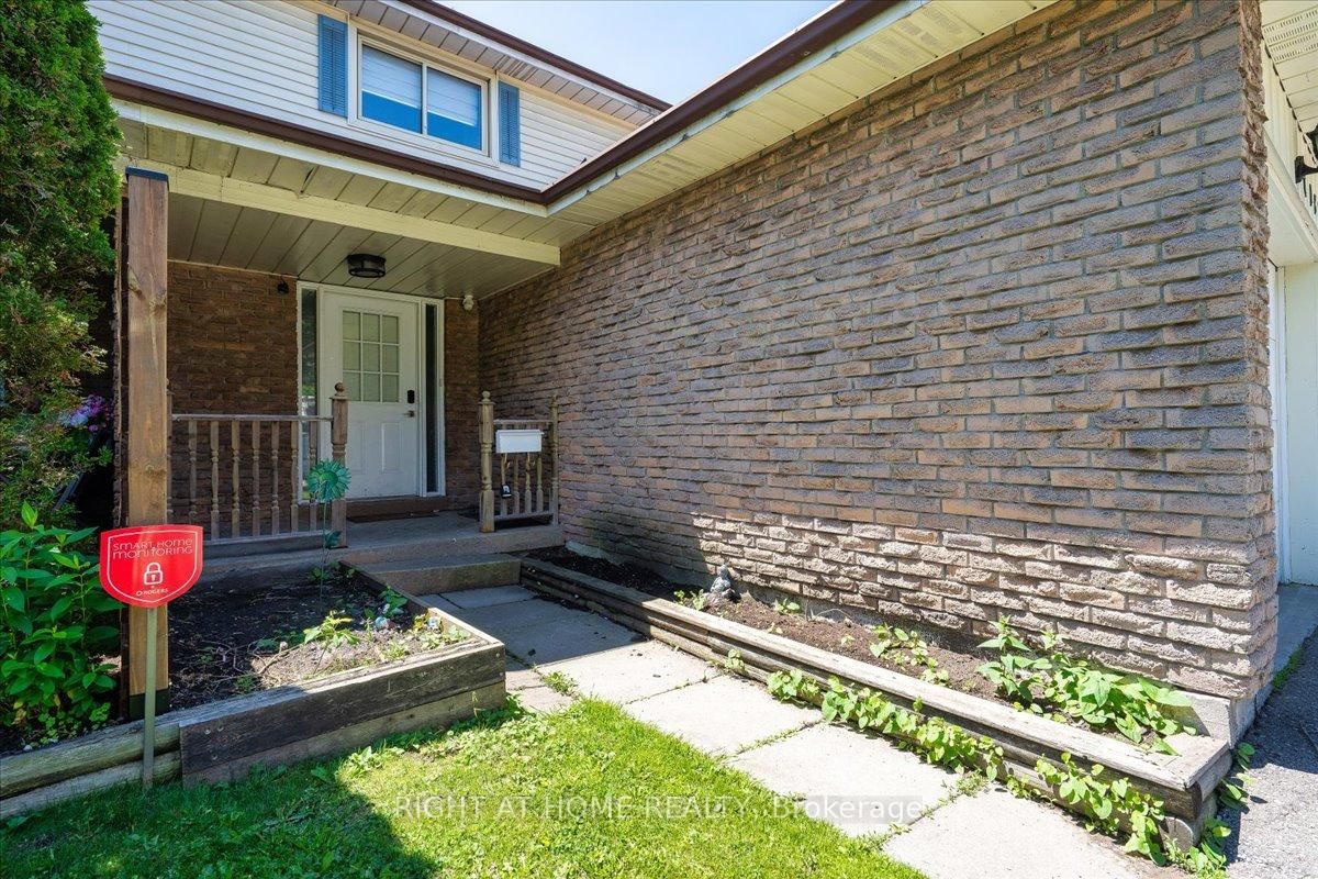 1087 Venus Crescent • Oshawa, ON photo 3