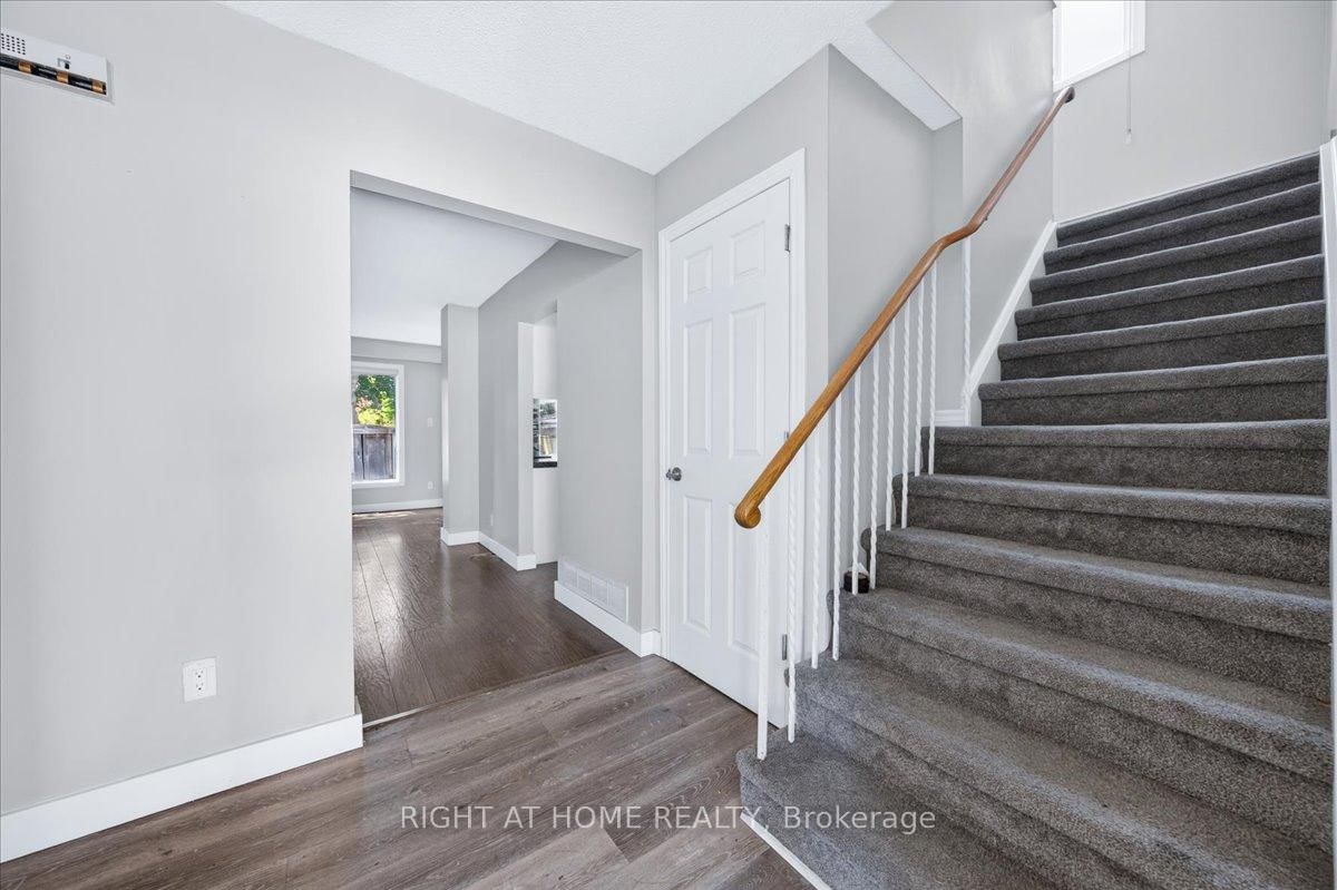 1087 Venus Crescent • Oshawa, ON photo 6