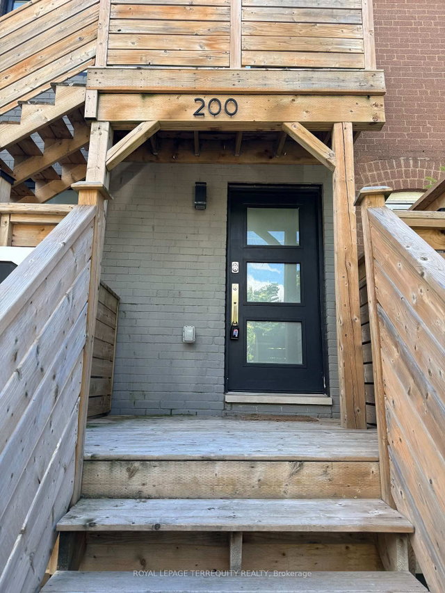 2 - 200 Munro Street