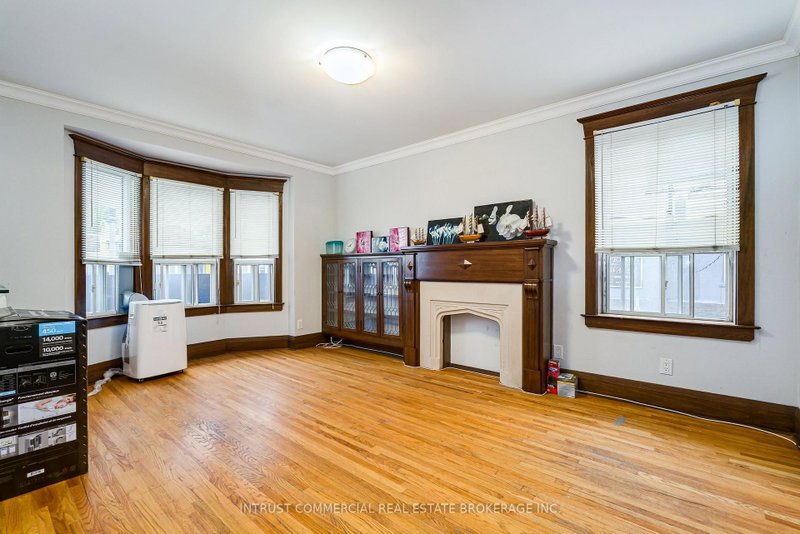 home for lease on 2-1852 Danforth Avenue