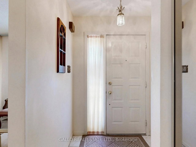 155 Goldhawk Trail