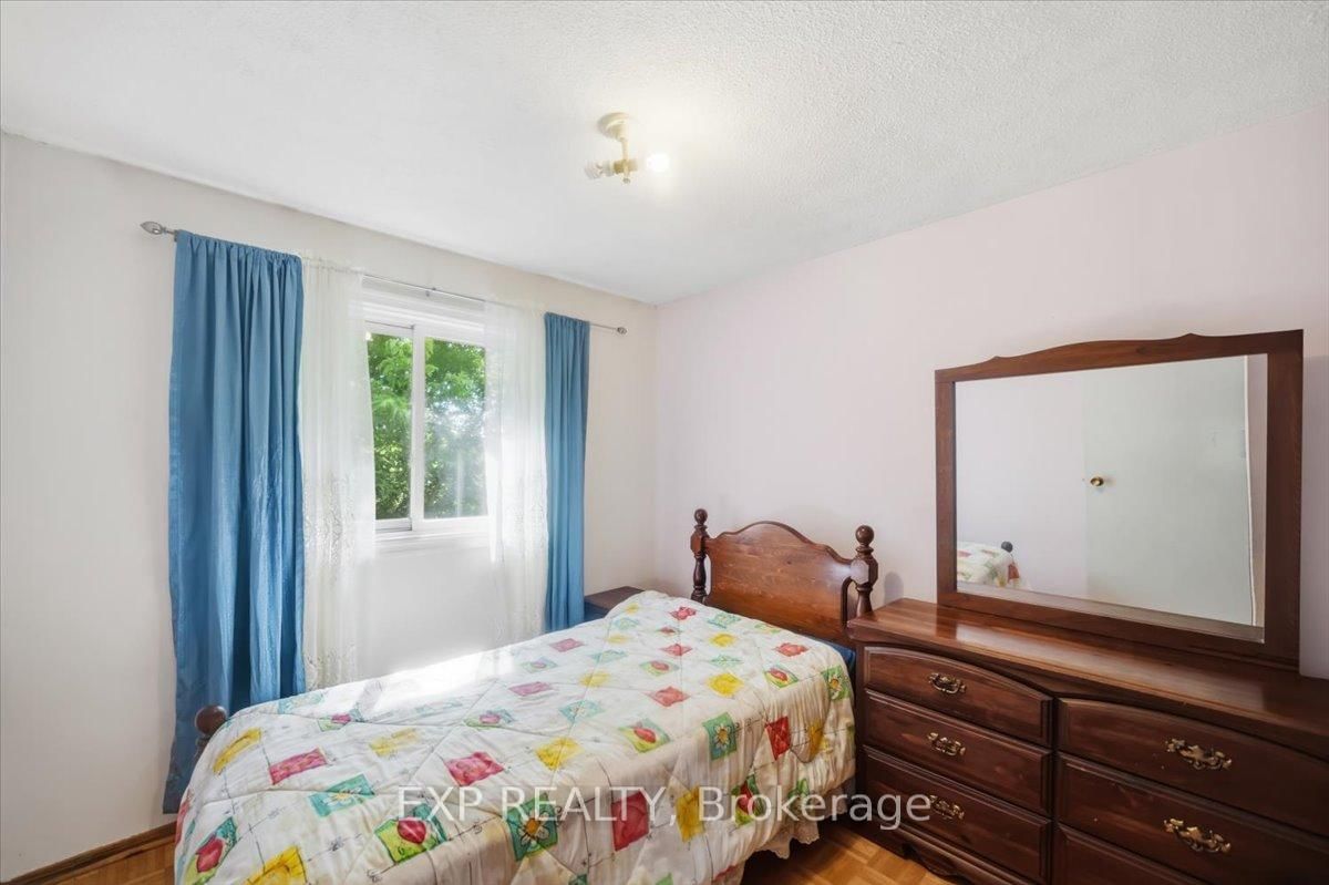 102 Red River Crescent • Toronto, ON photo 11