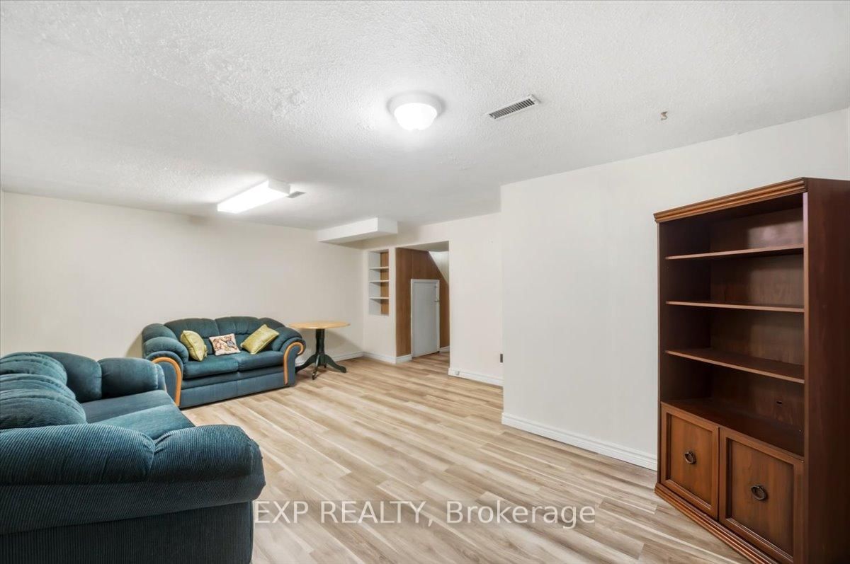 102 Red River Crescent • Toronto, ON photo 13