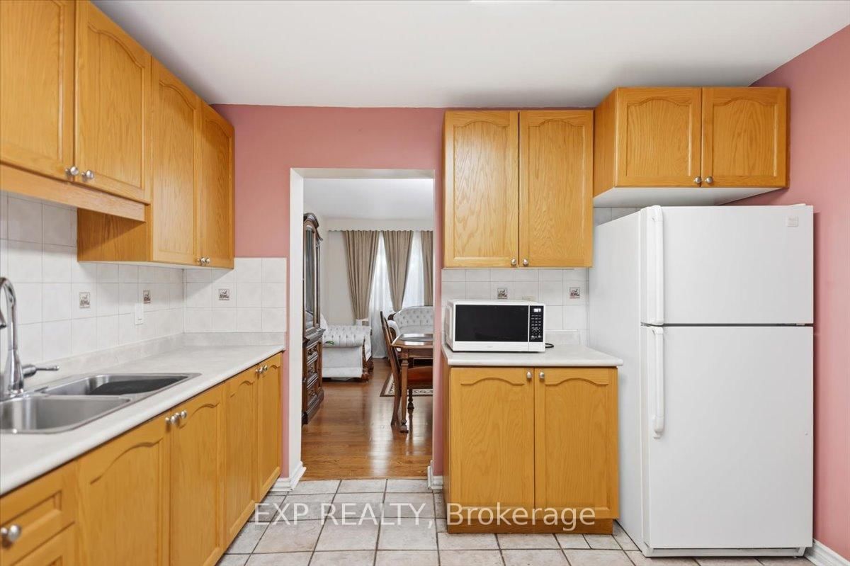 102 Red River Crescent • Toronto, ON photo 6
