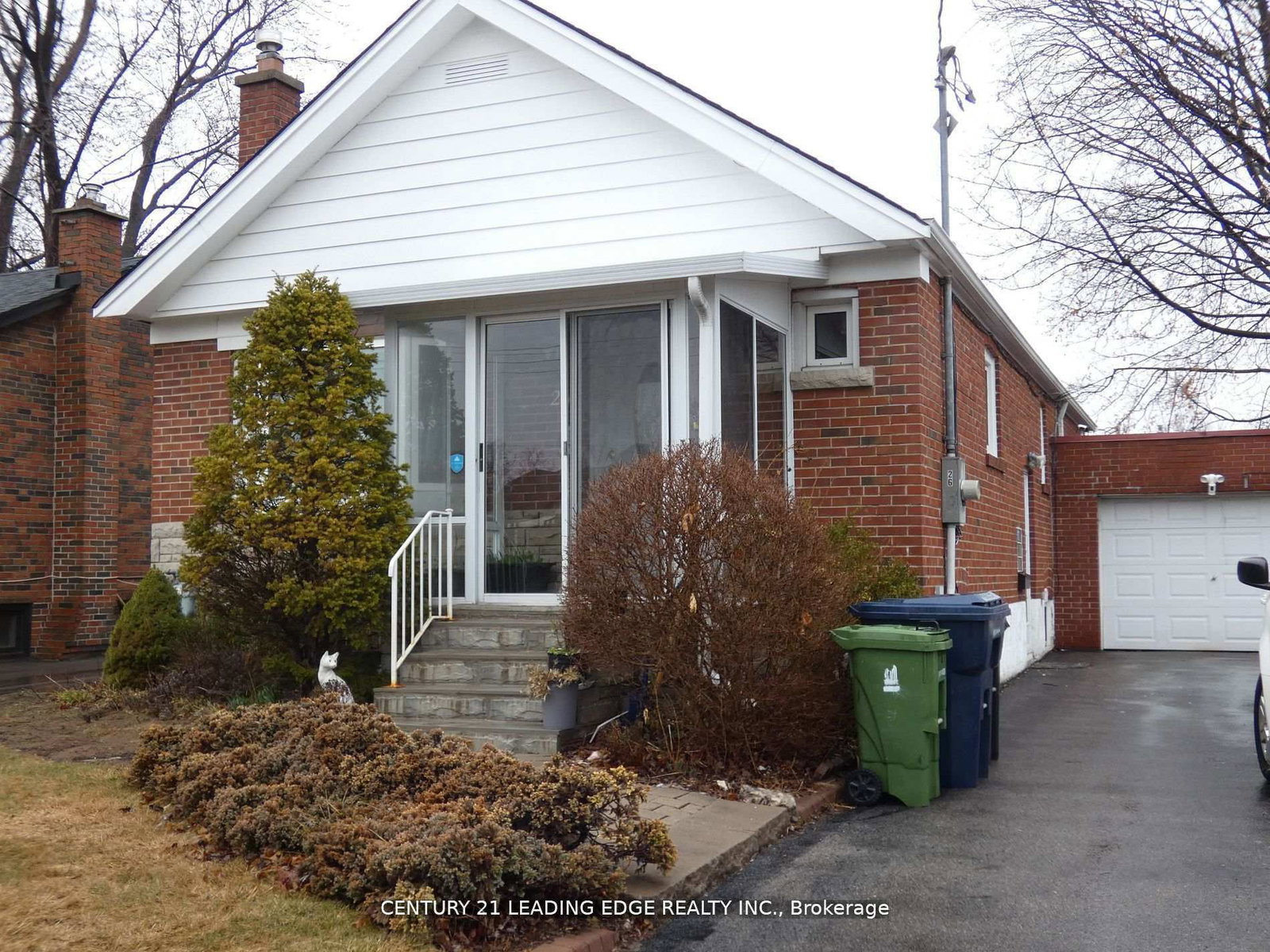 Lower-26 Scotswood Road, Toronto, ON