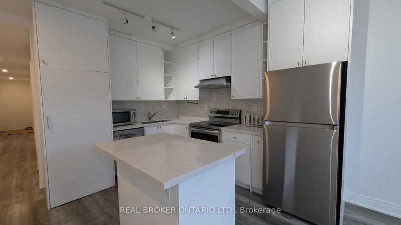 4 - 2199 Gerrard Street E