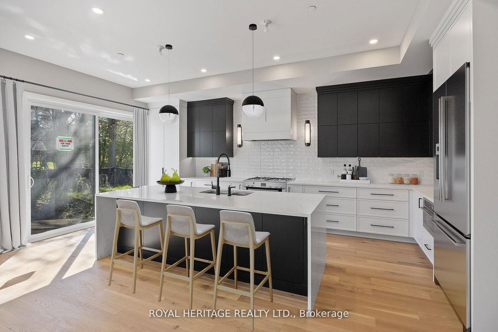 25 Inverlynn Way • Whitby, ON photo 6