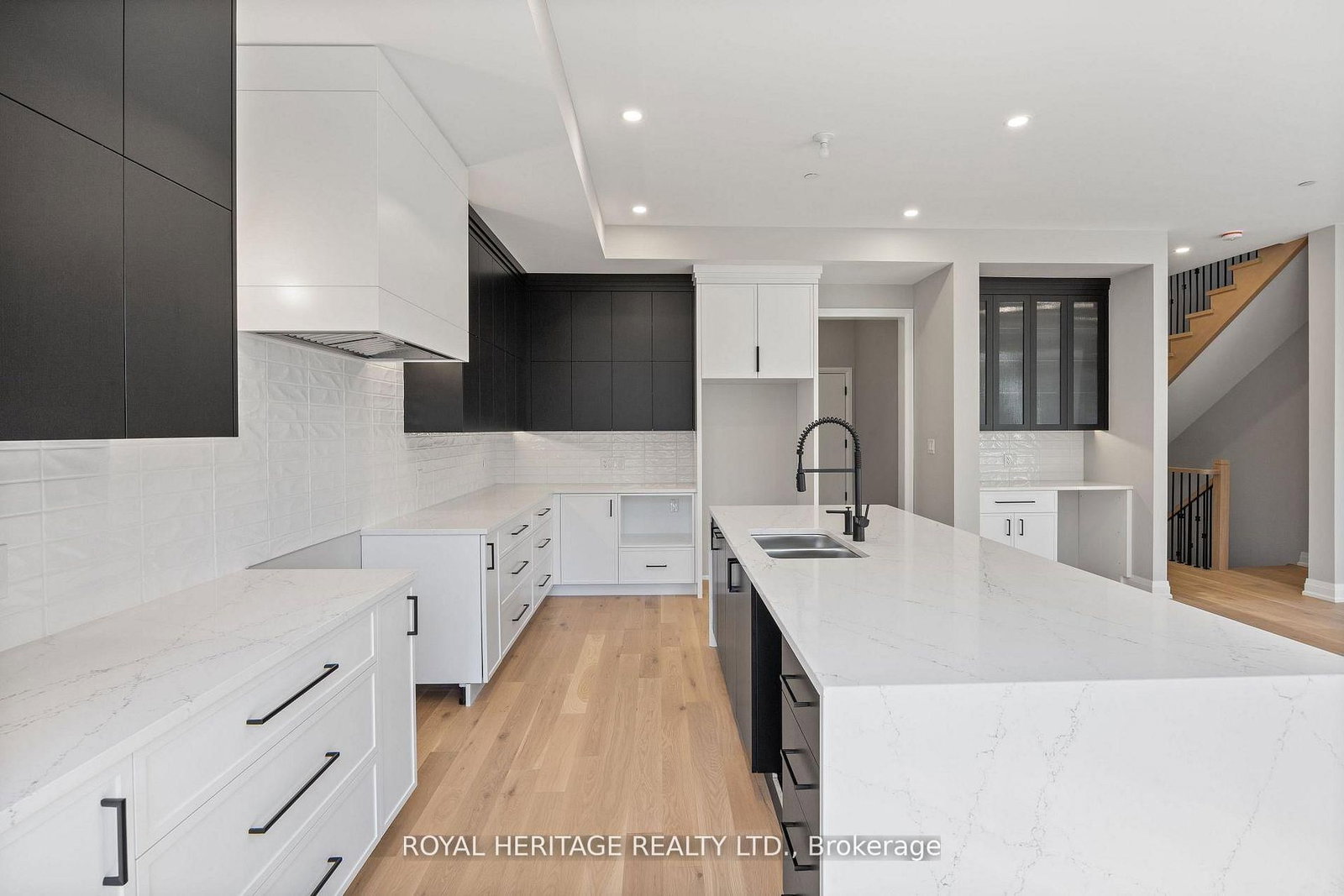 25 Inverlynn Way • Whitby, ON photo 7